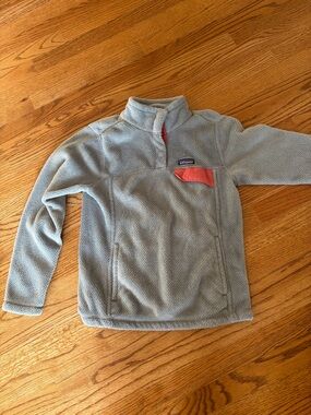 Patagonia womans Light grey Fleece Pullover with Coral Pocket